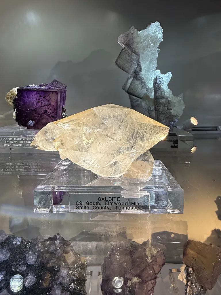 Calcite from USA, Tennessee, Gordonsville Mine image