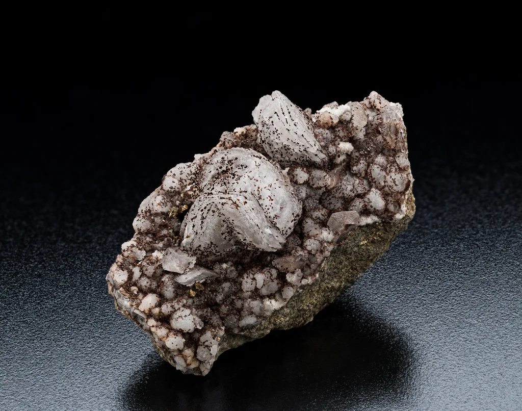 Calcite from Vyshkovo Quarry, Khust Raion image