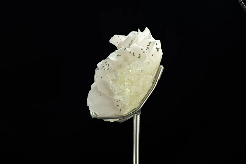 Calcite from Yaogangxian Mine, Hunan, China - image 2