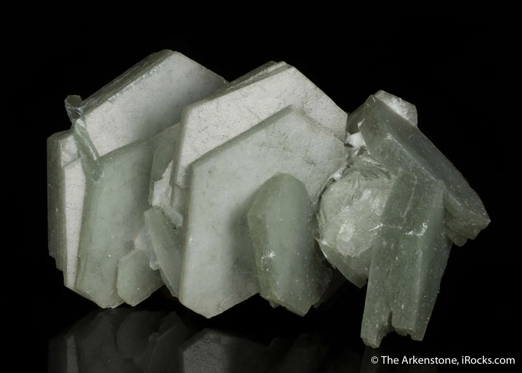 Calcite included by Hedenbergite - image 1