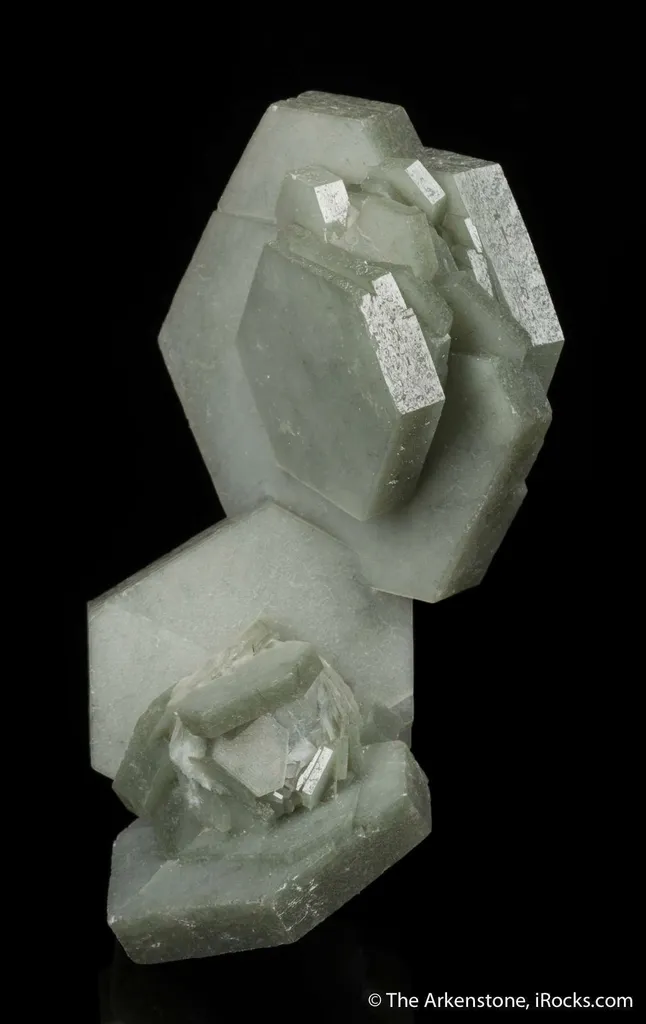 Calcite included by Hedenbergite - image 4