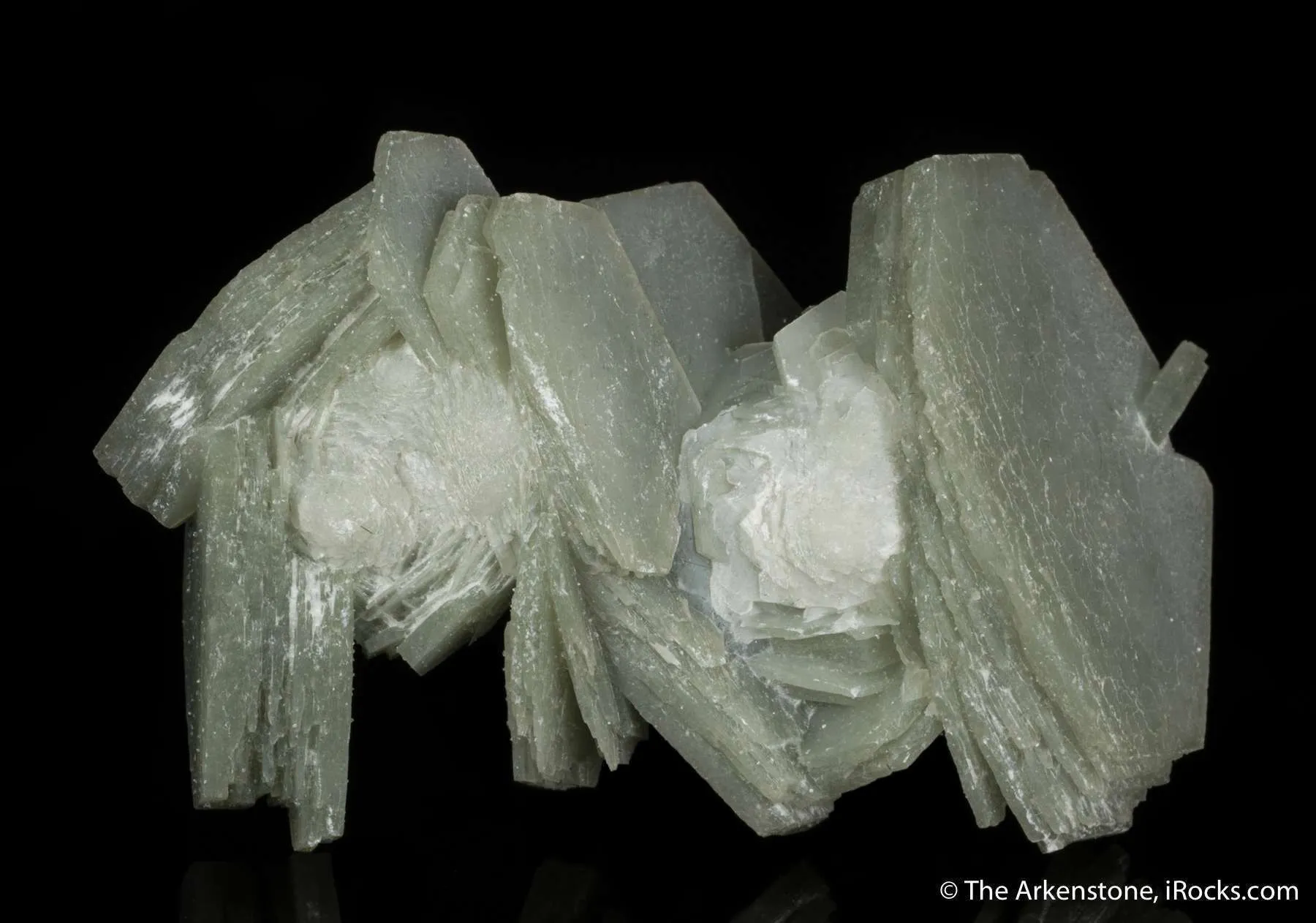 Calcite included by Hedenbergite - image 4
