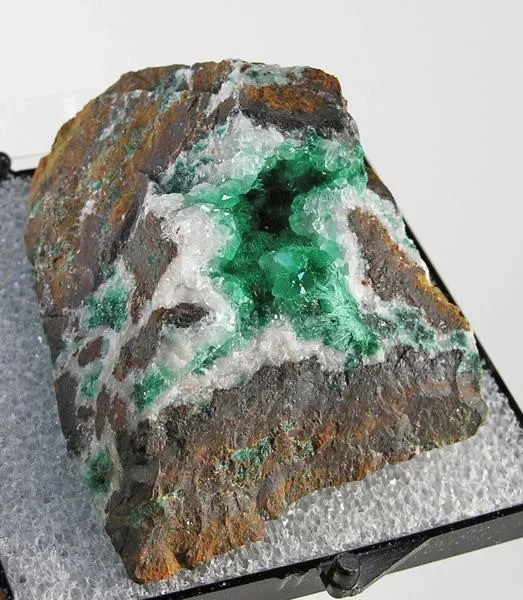 Calcite, Malachite, Brochantite image