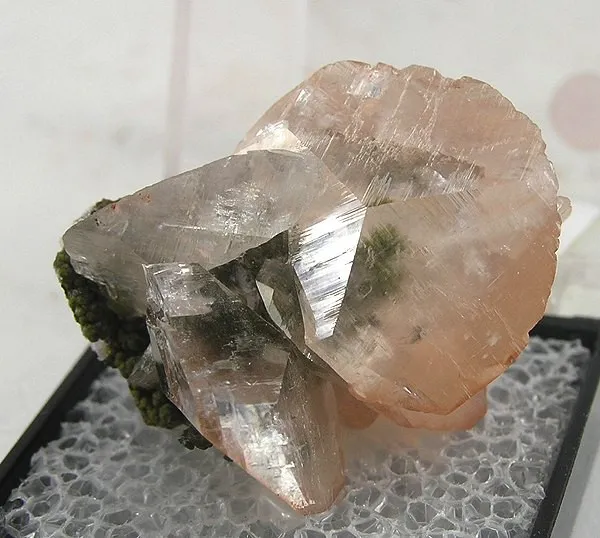 Calcite, Mottramite image