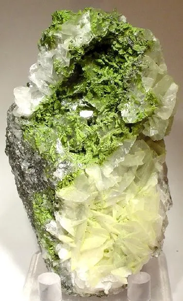 Calcite, Mottramite image