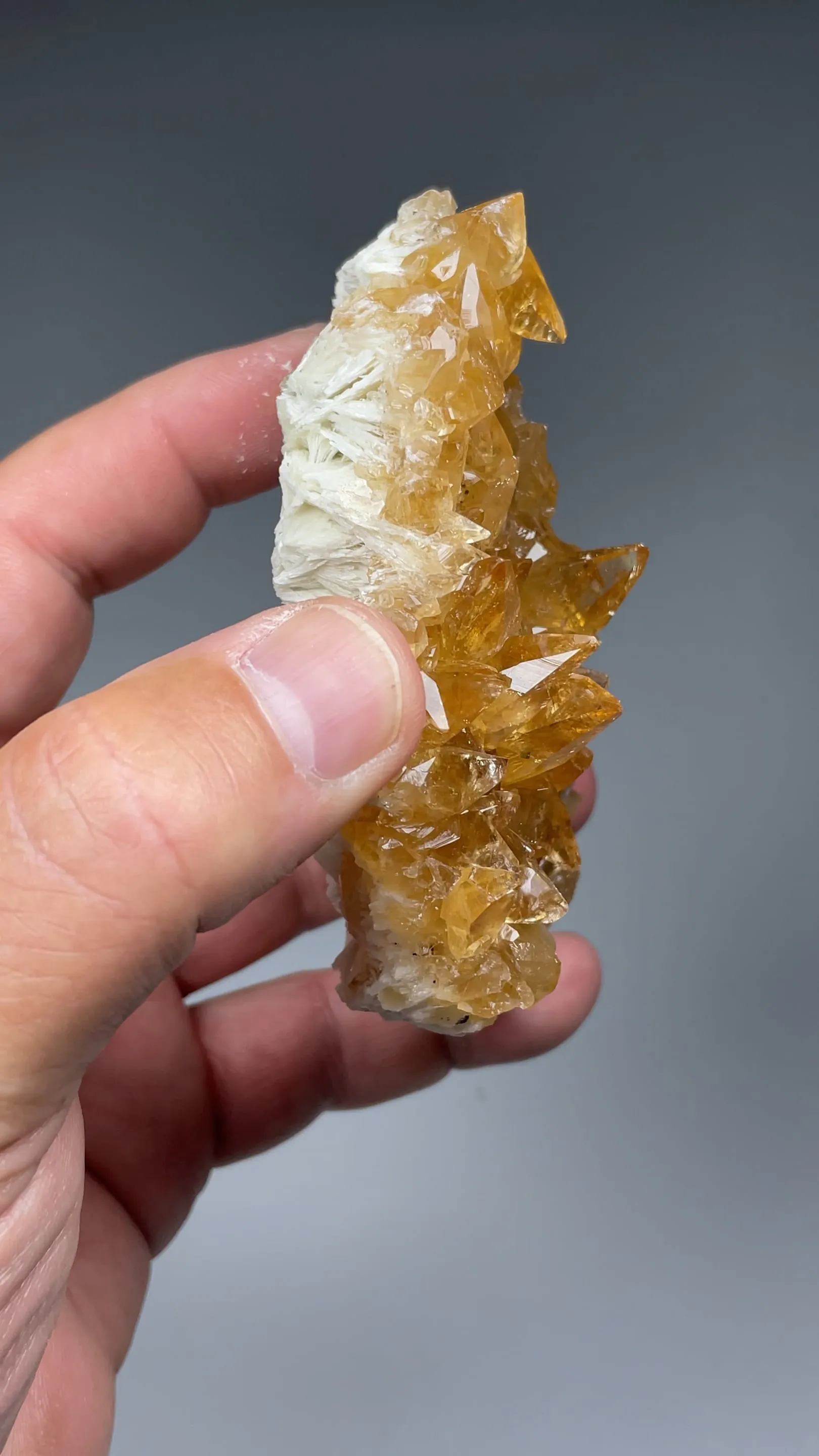 Calcite on barian Celestine - image 2
