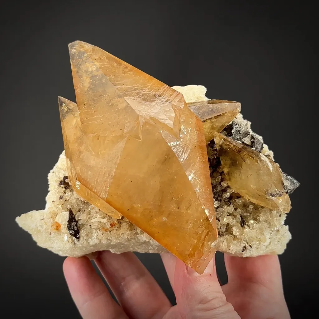 Calcite on Baryte with Sphalerite image
