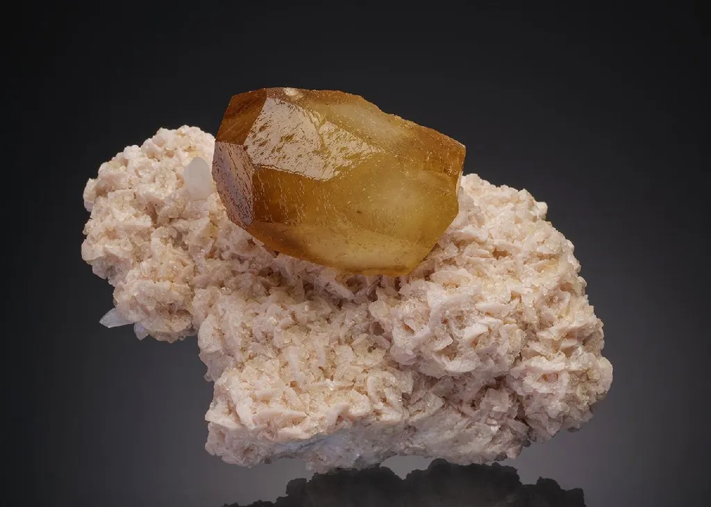 Calcite on Dolomite with Quartz image