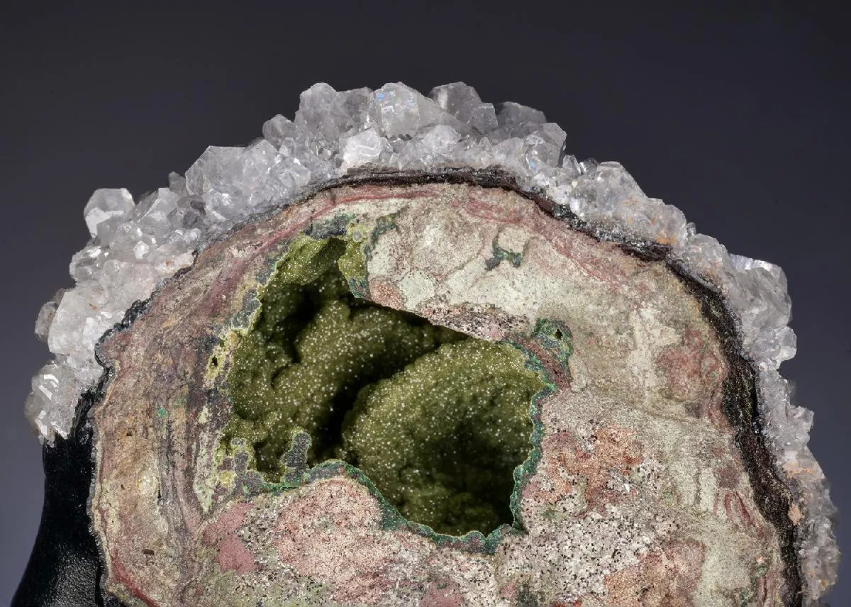 Calcite on Goethite - image 1