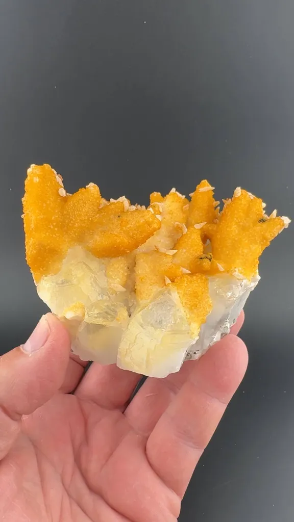 Calcite on Quartz with Chalcopyrite image