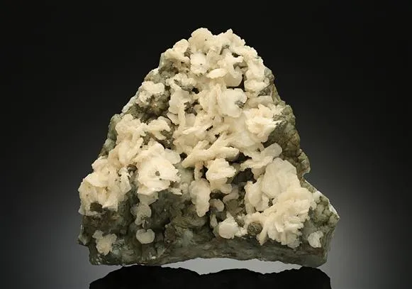 Calcite on Quartz with Siderite ps. after Stilbite image