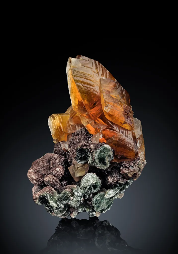 Calcite on Seraphinite
