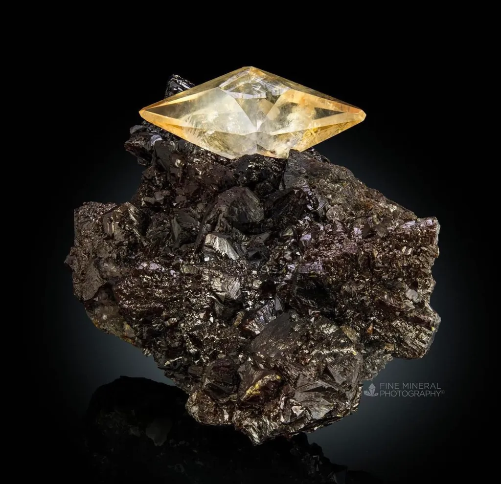 Calcite on Sphalerite image