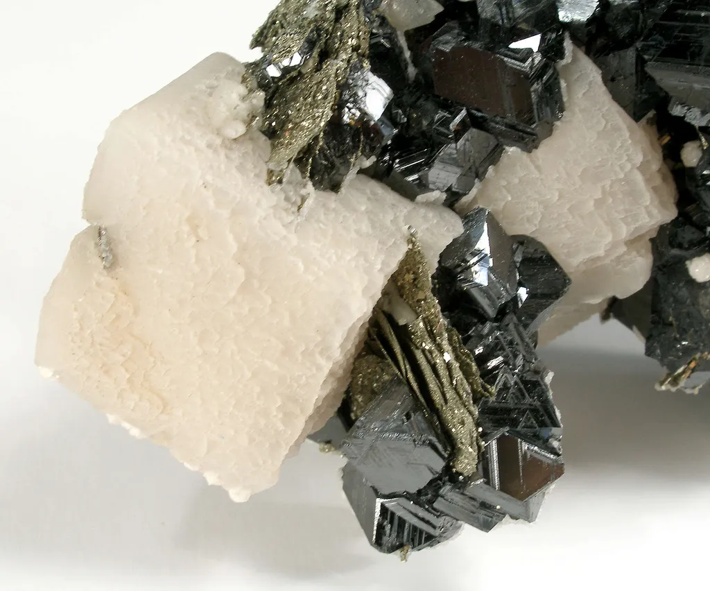 Calcite on Sphalerite and Pyrite - image 5