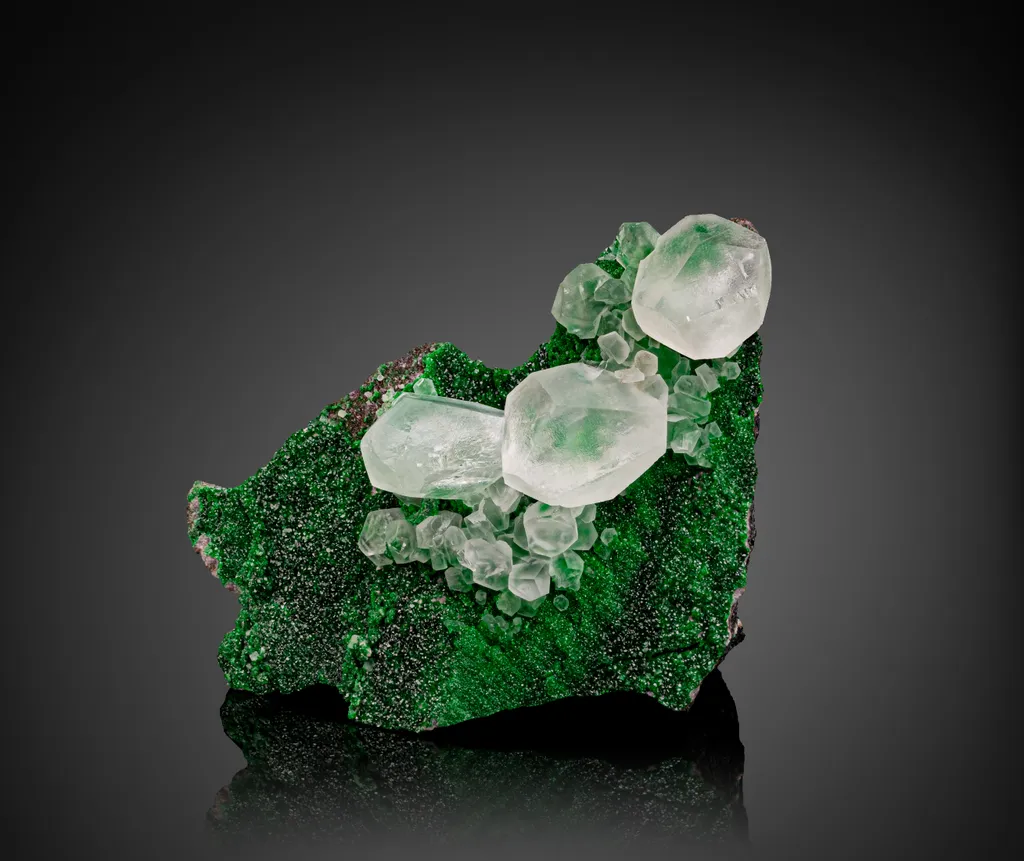 Calcite on Uvarovite