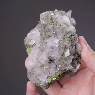 Calcite phantoms with Mottramite