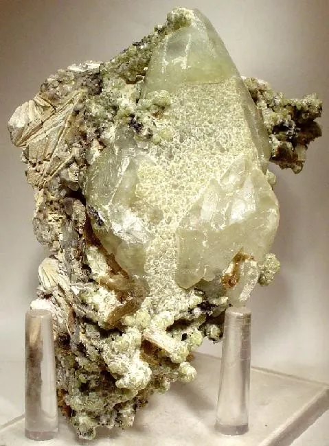Calcite, Prehnite, Stilbite, Laumontite, Anhydrite image