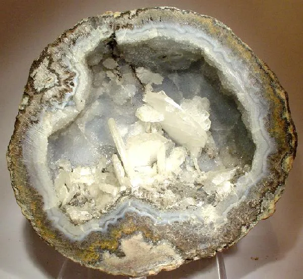 Calcite, Quartz (Var: Chalcedony) image