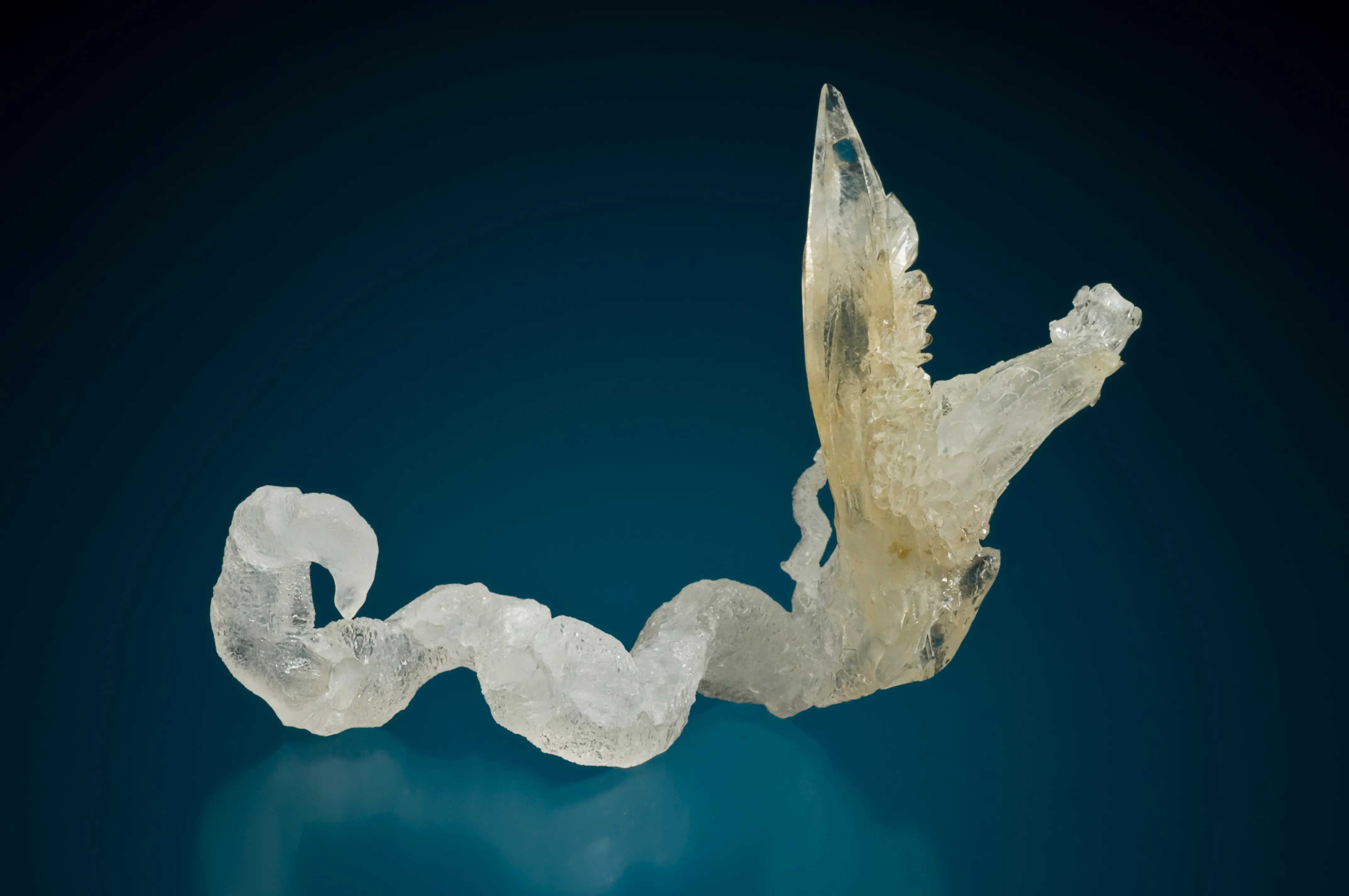 CALCITE Scalenohedron on ARAGONITE - image 1