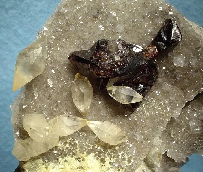 Calcite, Sphalerite, Quartz - image 2