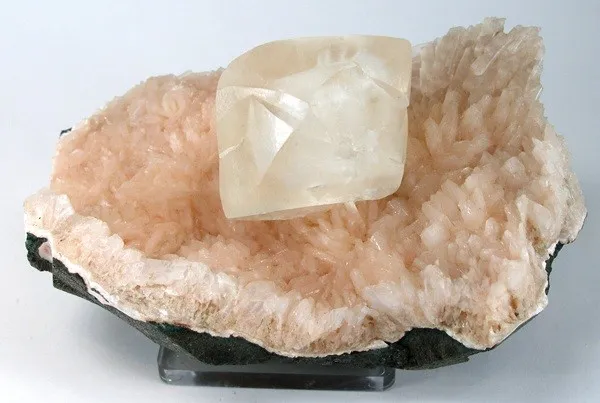 Calcite, Stilbite-Ca image