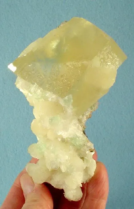 Calcite, Stilbite-Ca, Apophyllite-(Kf) image