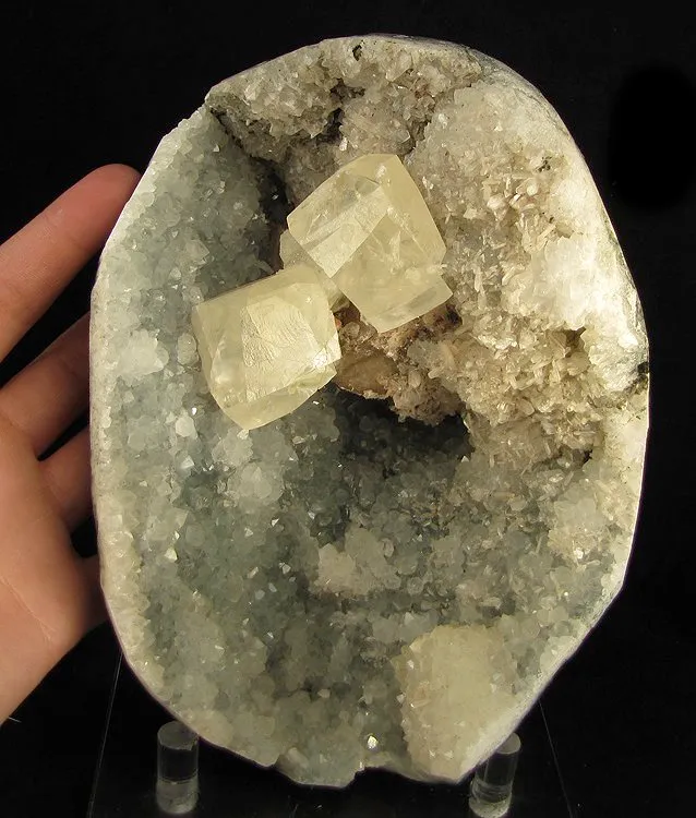 Calcite, Stilbite-Ca, Quartz - image 1