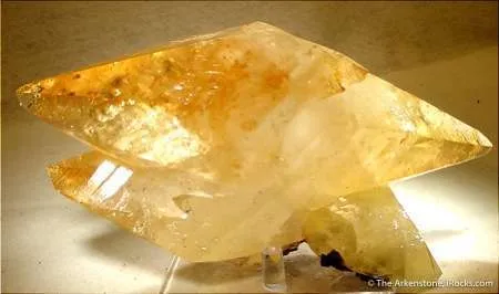 Calcite Twin image