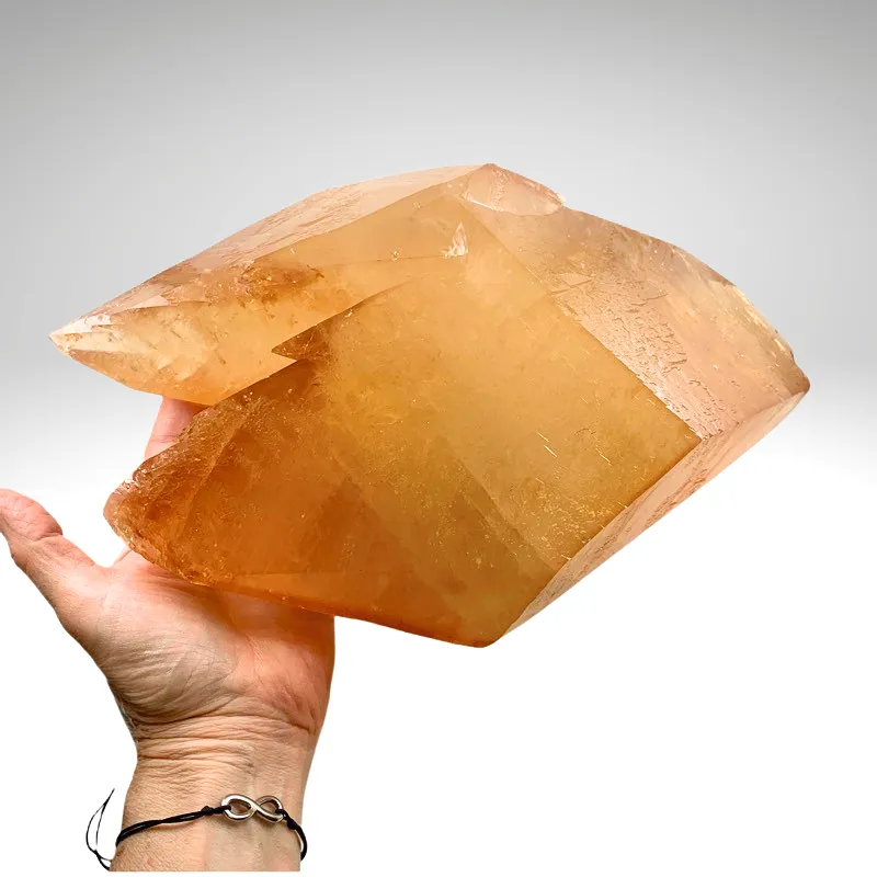 Calcite Twin from USA, Tennessee, Elmwood Mine image