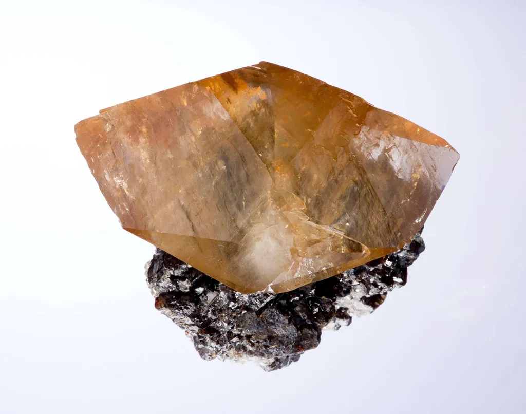 Calcite Twin on Sphalerite - image 2