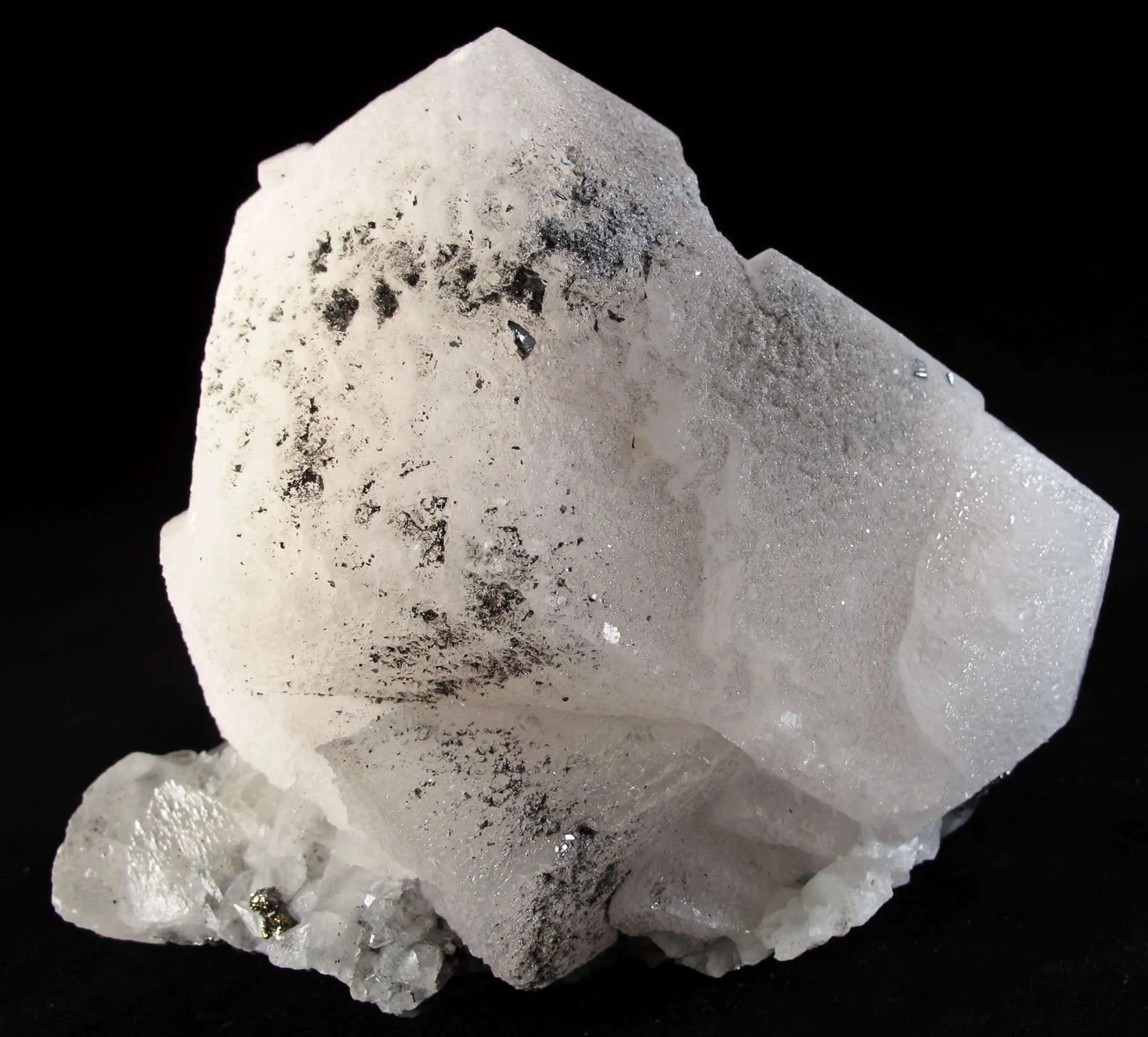 Calcite (Twinned) - image 3
