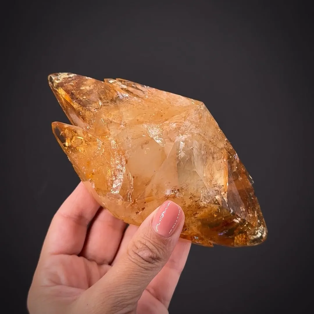 Calcite (twinned) - image 1