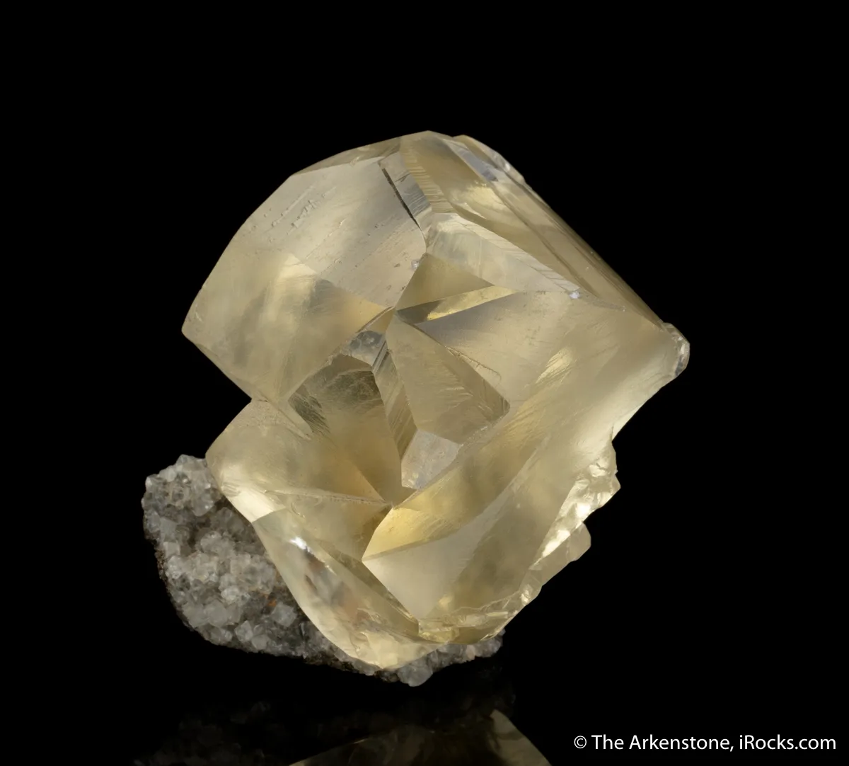 Calcite (twinned) - image 1