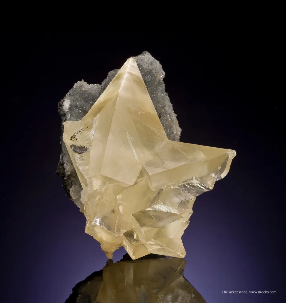 Calcite (Twinned) - image 3