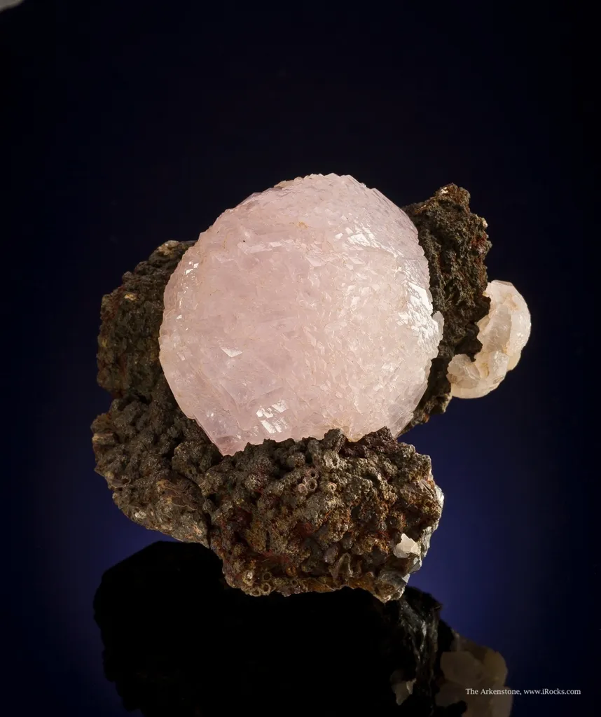 Calcite Var. Manganoan - image 2
