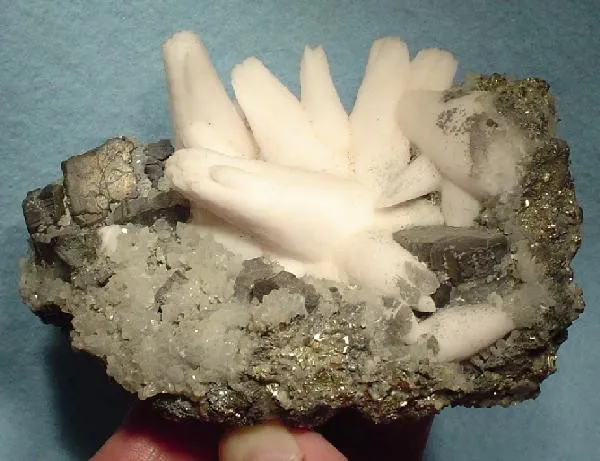 Calcite (Var: Manganoan Calcite), Bournonite image