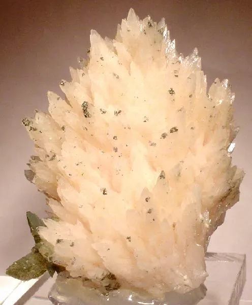 Calcite (Var: Manganoan Calcite), Chalcopyrite image