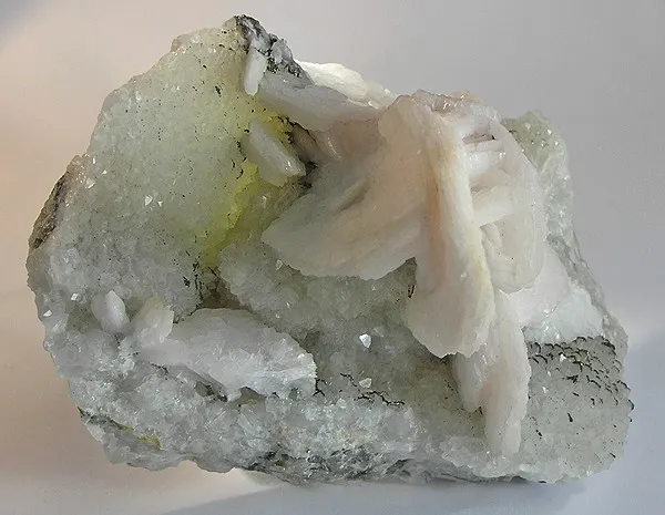 Calcite (Var: Manganoan Calcite) image