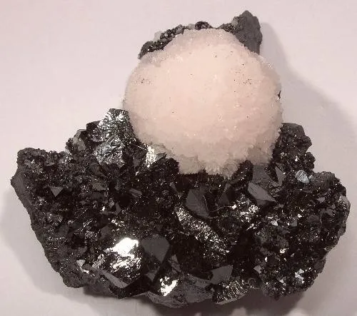 Calcite (Var: Manganoan Calcite), Manganite image