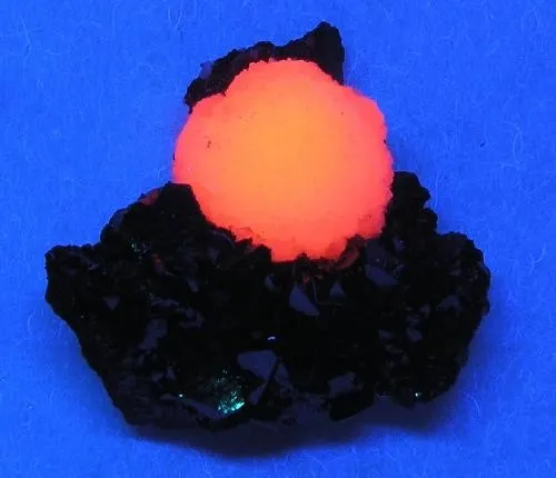 Calcite (Var: Manganoan Calcite), Manganite - image 2