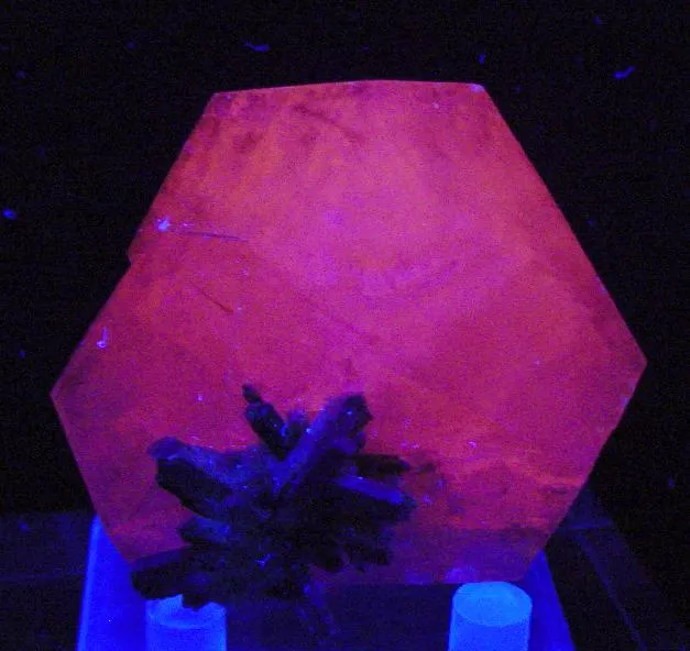 Calcite (Var: Manganoan Calcite), Quartz - image 2