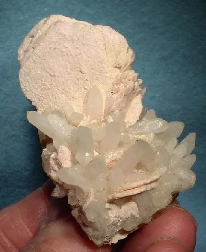 Calcite (Var: Manganoan Calcite), Quartz image