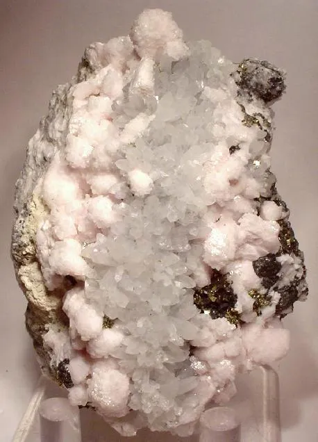 Calcite (Var: Manganoan Calcite), Quartz image