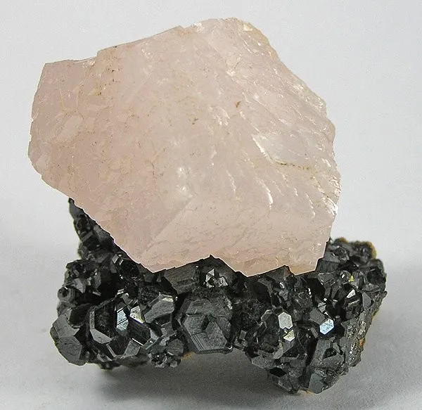 Calcite (Var: Manganoan Calcite), Sphalerite image