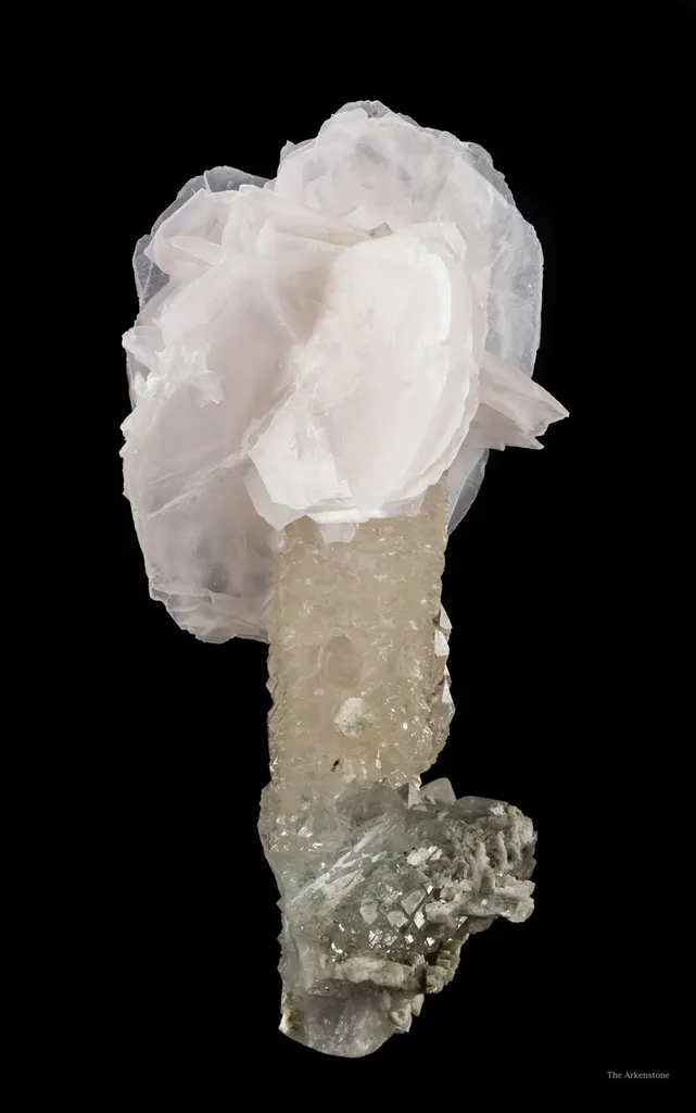 Calcite (Var. Manganoan) on Quartz - image 4