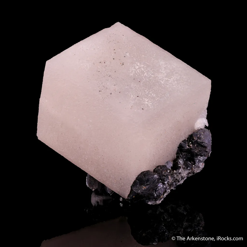 Calcite var. Manganoan on Sphalerite image