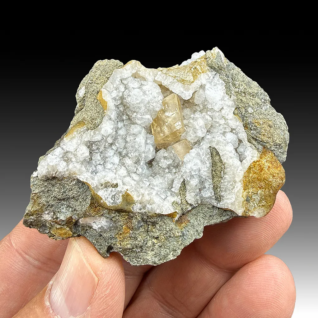 Calcite with Analcime image