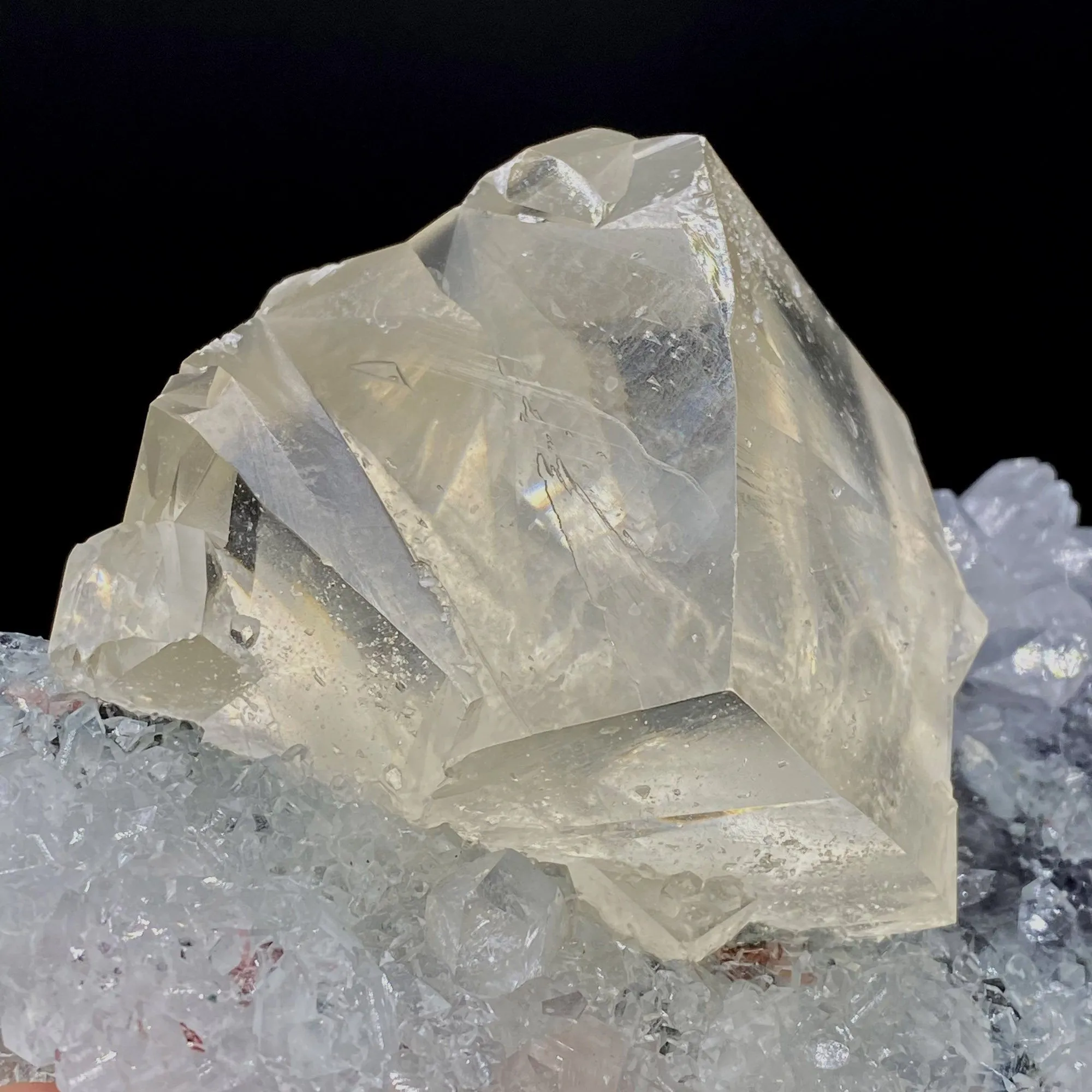 Calcite with Apophyllite on Heuladnite - image 4