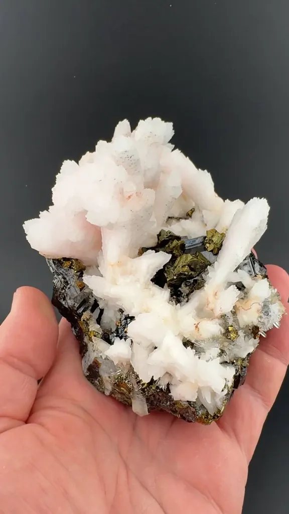 Calcite with Chalcopyrite, Sphalerite image