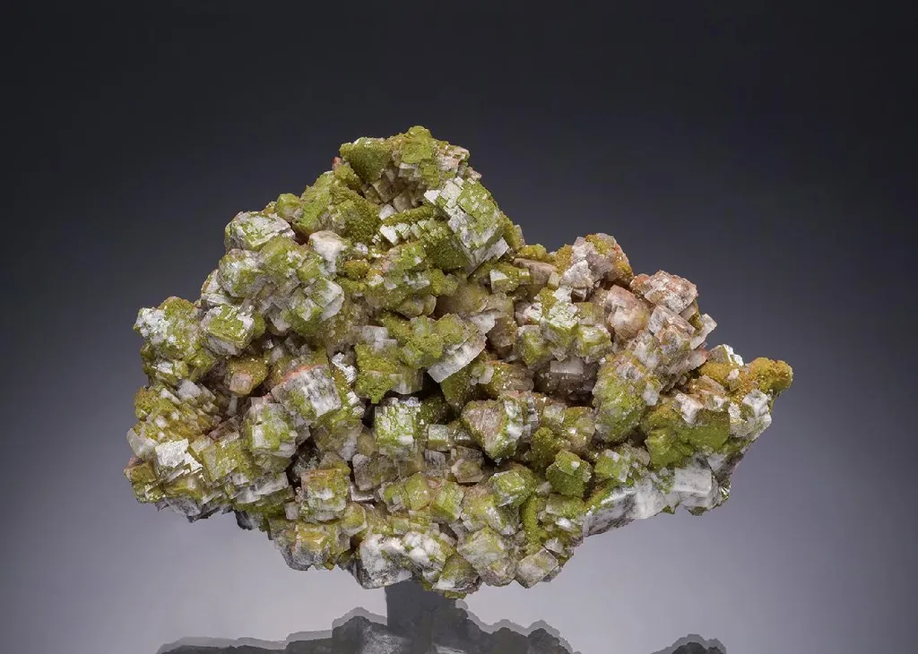 Calcite with Duftite image